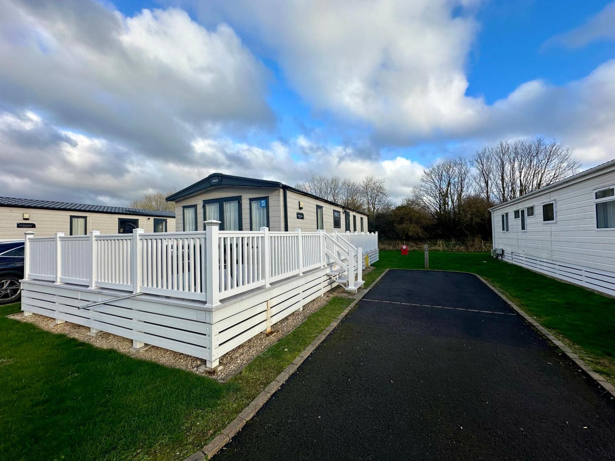 The Boat House, Hot Tub Lodge South Cerney Esterno foto
