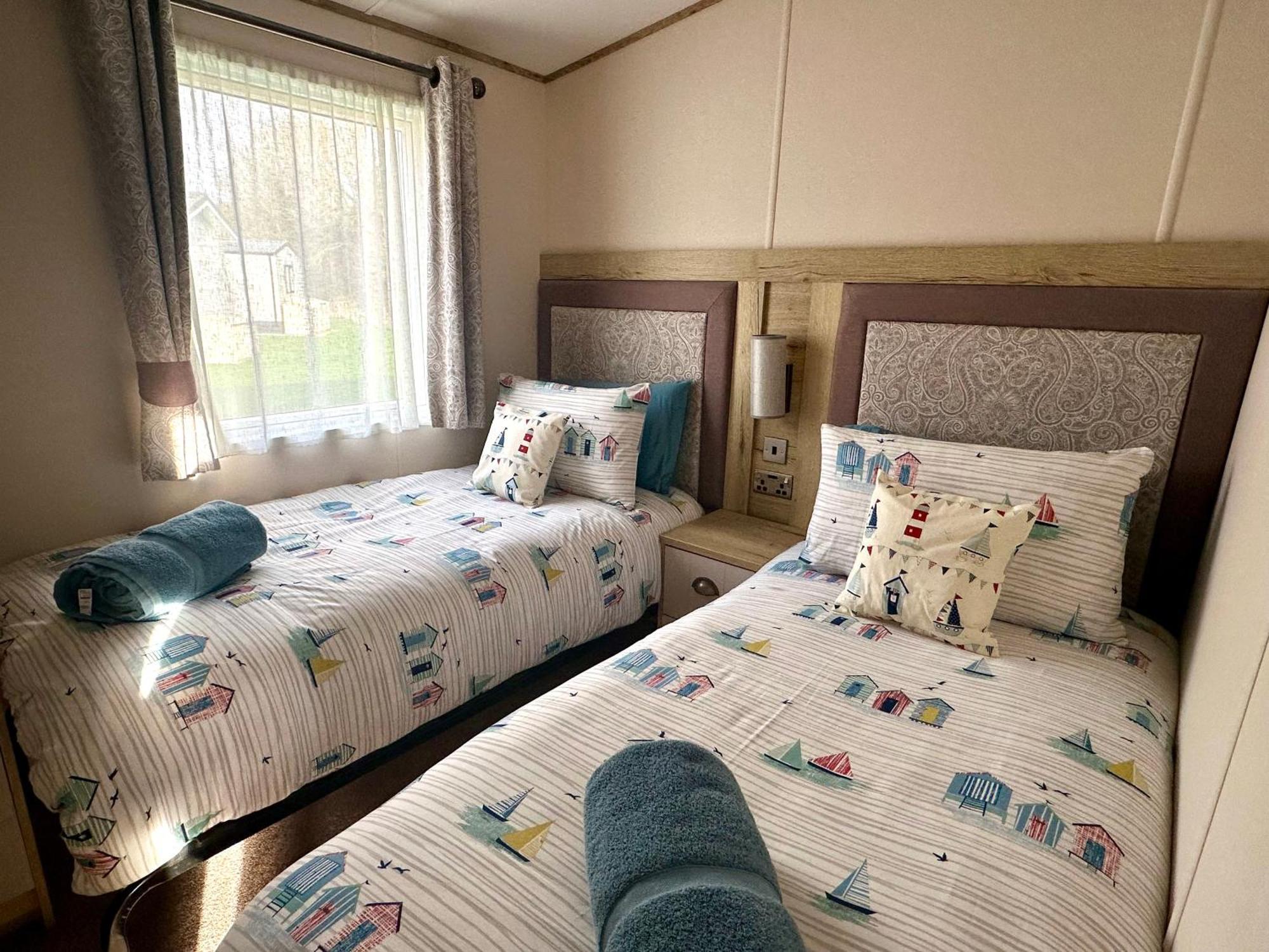 The Boat House, Hot Tub Lodge South Cerney Esterno foto