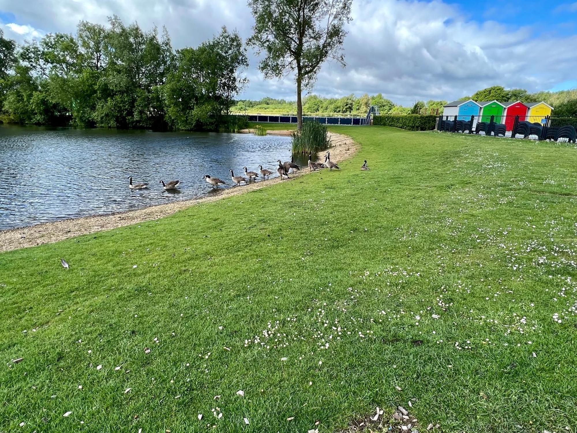 The Boat House, Hot Tub Lodge South Cerney Esterno foto